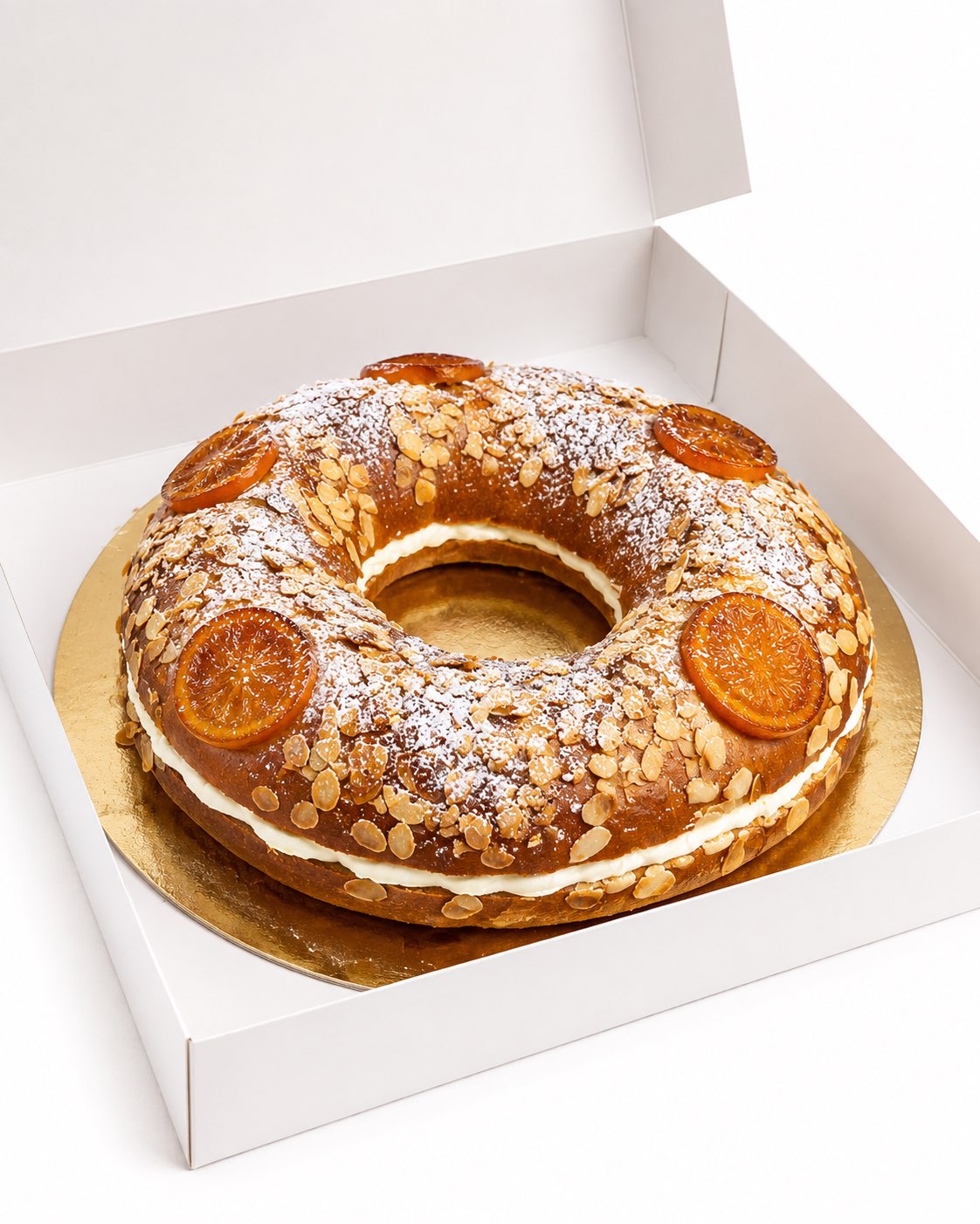 Roscón de Reyes artesanal decorado con fruta escarchada